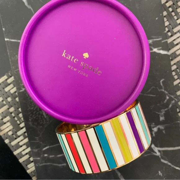KATE SPADE NEW YORK | ENAMEL | GOLD BANGLE BRACELET | NEW | RETAIL $128 - Picture 6 of 9